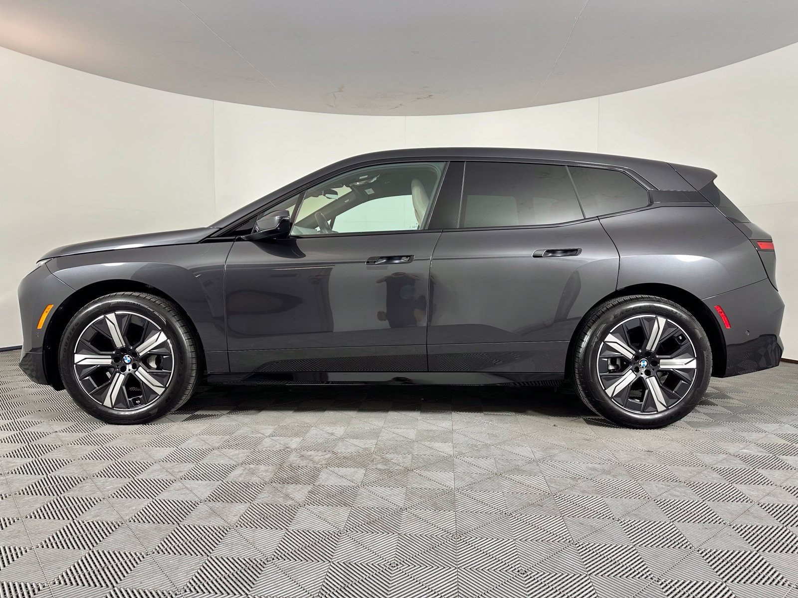 Used 2026 BMW iX xDrive45 AWD/4WD image 16