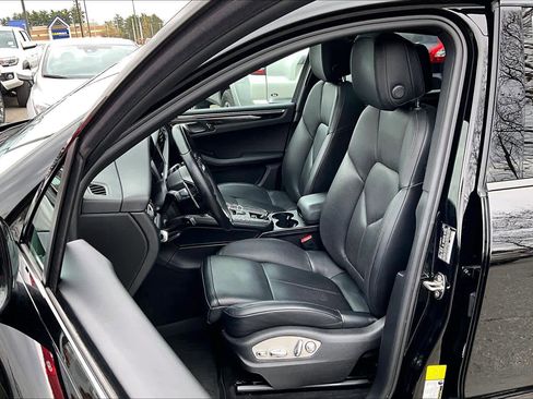 Used 2021 Porsche Macan S image 9