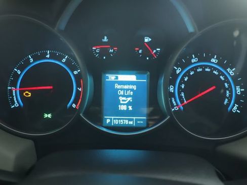 Used 2015 Chevrolet Cruze LS FWD image 19