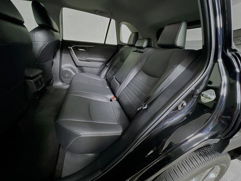 Used 2023 Toyota RAV4 XLE Premium image 29