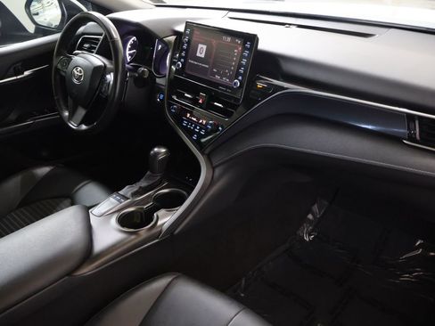 Used 2022 Toyota Camry SE w/ Audio Upgrade Package image 11