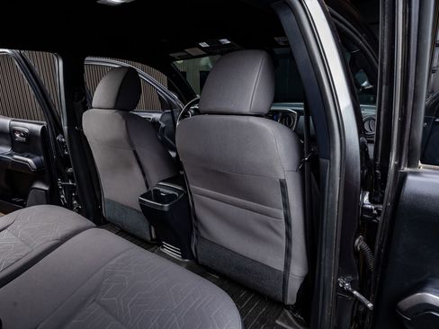 Used 2019 Toyota Tacoma TRD Off-Road image 30