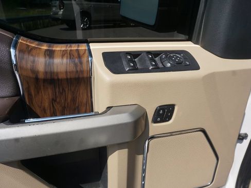 Used 2019 Ford F150 Lariat AWD/4WD image 3