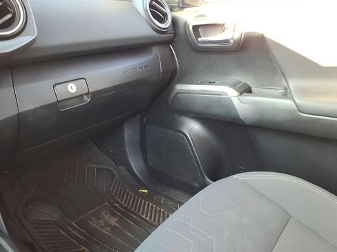 Used 2019 Toyota Tacoma TRD Off-Road w/ Technology Package image 23