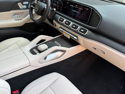 New 2026 Mercedes-Benz GLS 450 4MATIC image 16