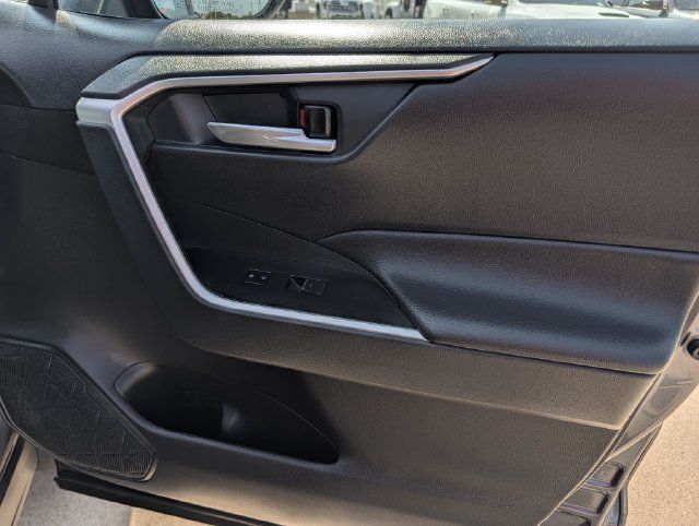 Used 2025 Toyota RAV4 XLE FWD image 30