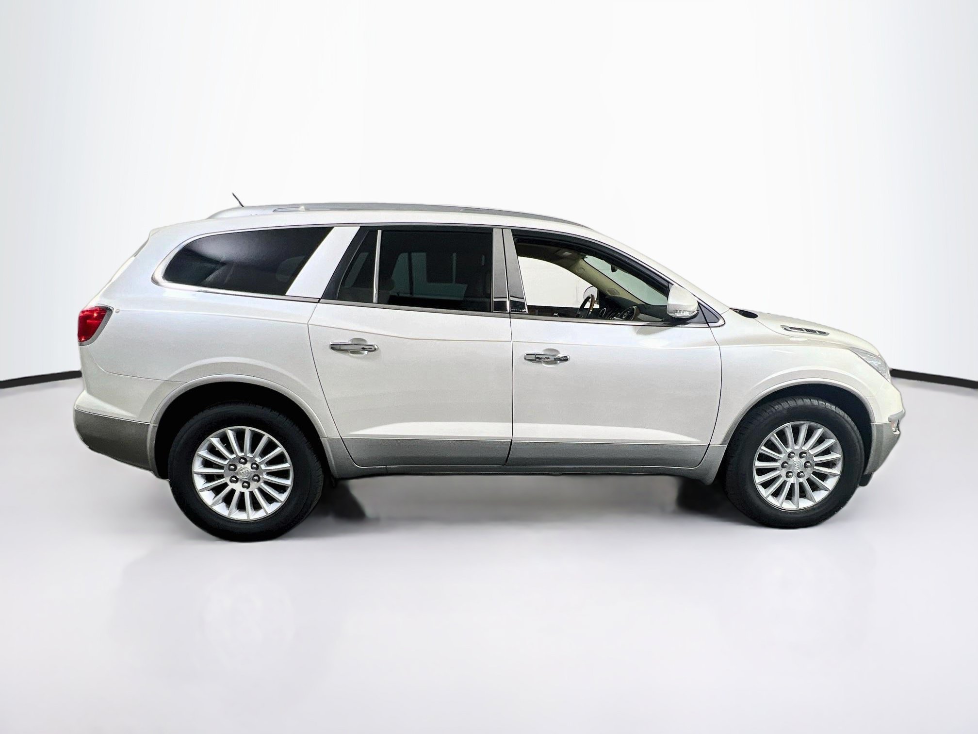 Used 2011 Buick Enclave CXL FWD image 4