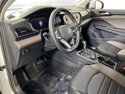 Used 2023 Volkswagen Taos SEL image 9