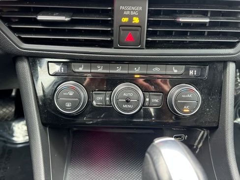 Used 2019 Volkswagen Jetta SEL image 15