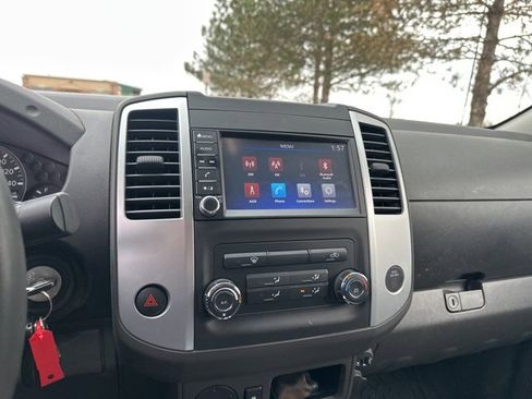 Used 2019 Nissan Frontier SV image 7