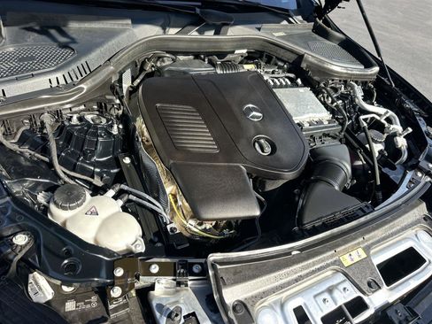 Used 2025 Mercedes-Benz GLC 300 GLC 300 image 9