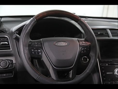 Used 2018 Ford Explorer Platinum AWD/4WD image 8