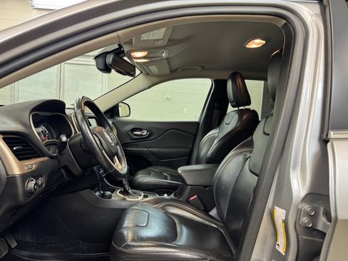 Used 2017 Jeep Cherokee Limited AWD/4WD image 12
