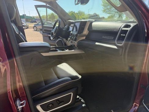 Used 2019 RAM 1500 Laramie AWD/4WD image 17