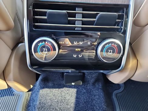 New 2025 Land Rover Range Rover Long Wheelbase SE image 27