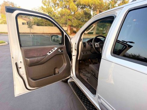 Used 2008 Nissan Pathfinder SE RWD image 15