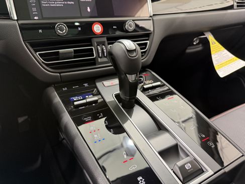 New 2026 Porsche Macan Turbo image 40