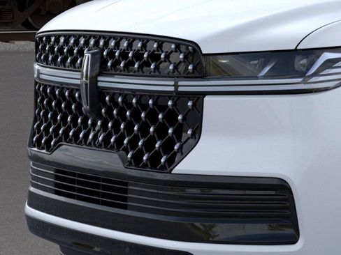 New 2026 Lincoln Navigator Black Label AWD/4WD image 17