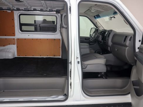 Used 2018 Nissan NV 2500 SV RWD image 12