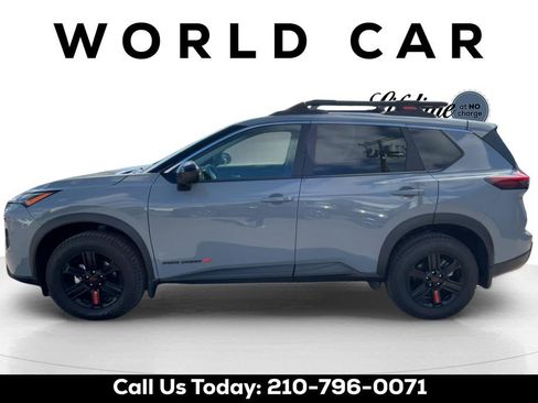 Used 2025 Nissan Rogue SV AWD/4WD image 4