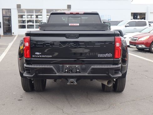 Used 2024 Chevrolet Silverado 3500 High Country w/ Technology Package image 9