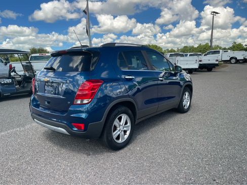 Used 2019 Chevrolet Trax LT w/ Sun & Sound Package FWD image 2