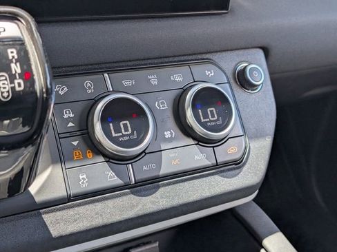 Used 2023 Land Rover Defender 130 X-Dynamic SE image 31