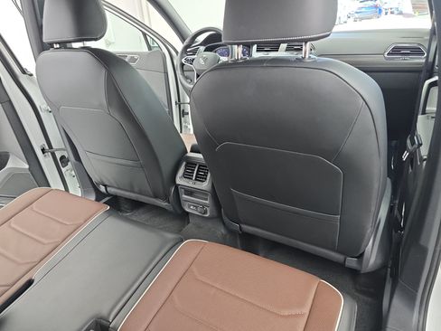 Certified 2024 Volkswagen Tiguan SEL R-Line AWD/4WD image 11
