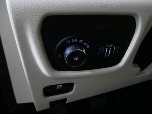 Used 2022 Jeep Grand Cherokee L Limited AWD/4WD image 20