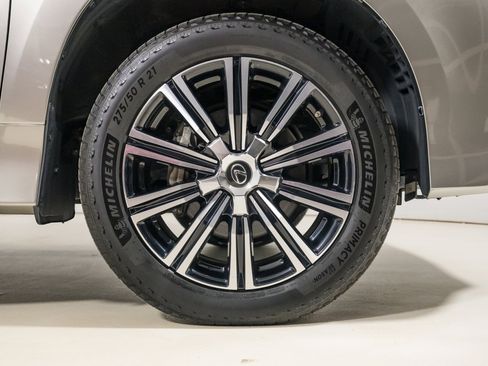 Used 2020 Lexus LX 570 4WD w/ Luxury Package image 11