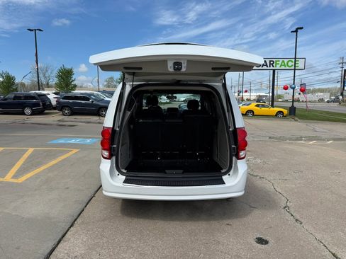 Used 2017 Dodge Grand Caravan SXT FWD image 13