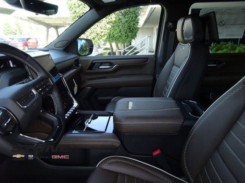 New 2026 GMC Yukon XL Denali Ultimate AWD/4WD image 13