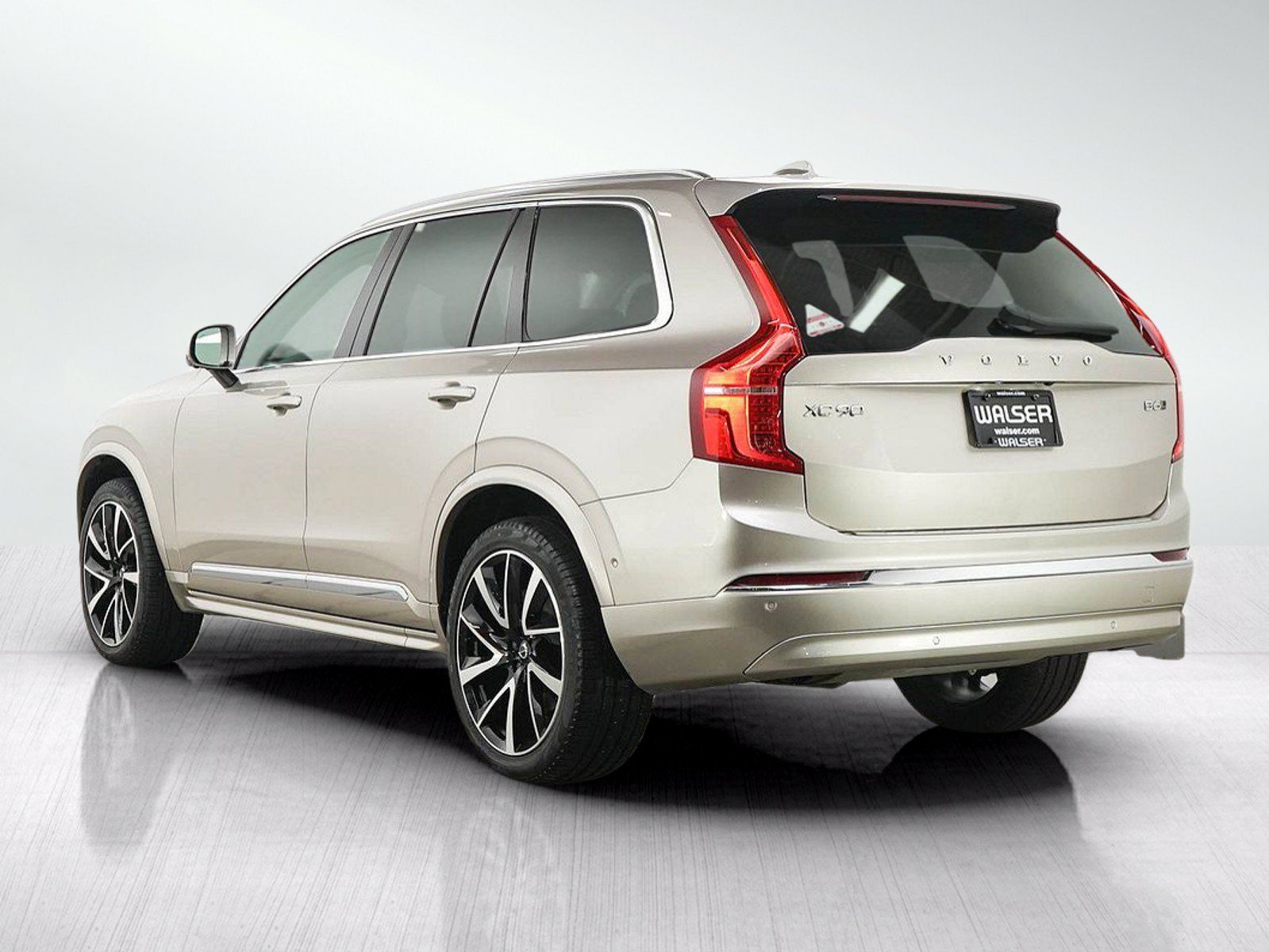 Used 2023 Volvo XC90 B6 Plus AWD/4WD image 3