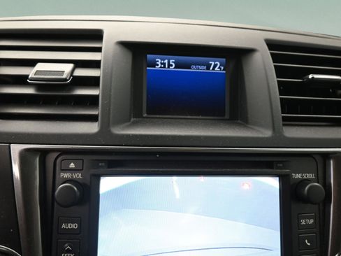 Used 2013 Toyota Highlander Plus FWD image 31