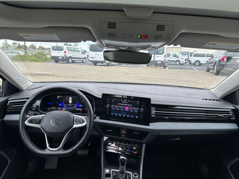 Used 2025 Volkswagen Jetta SE image 35