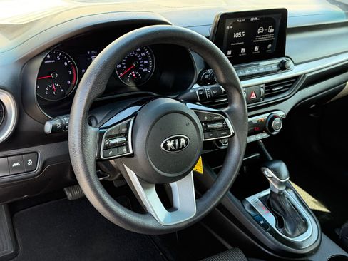 Used 2019 Kia Forte LXS FWD image 9