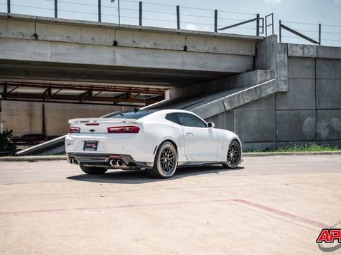 Used 2018 Chevrolet Camaro ZL1 RWD image 21