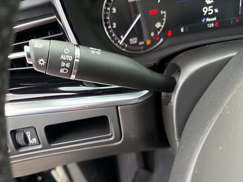 New 2025 Cadillac XT6 Luxury image 19