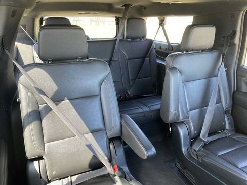 Used 2022 Chevrolet Suburban LT w/ LT Signature Package AWD/4WD image 32
