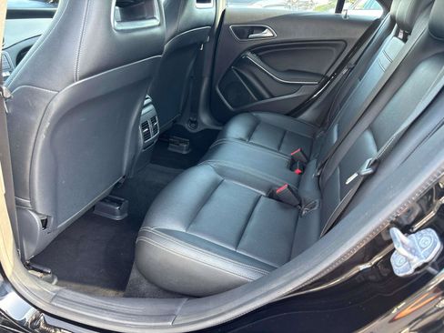 Used 2018 Mercedes-Benz CLA 250 4MATIC image 9