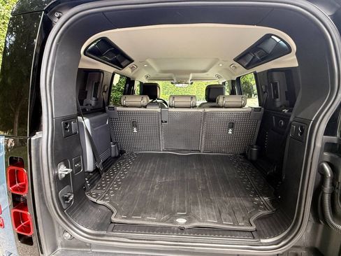 Used 2020 Land Rover Defender 110 SE image 32