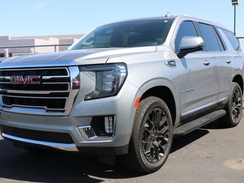 Used 2023 GMC Yukon SLT w/ SLT Premium Package AWD/4WD image 2