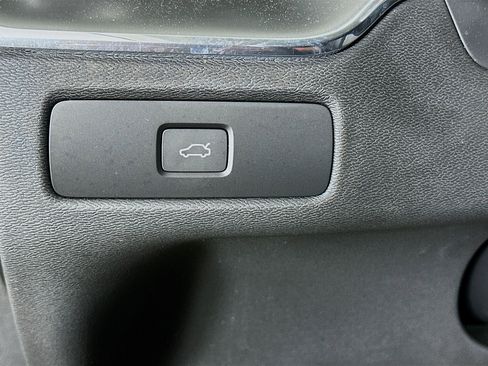 Used 2024 Volvo XC60 B5 Core AWD/4WD image 17