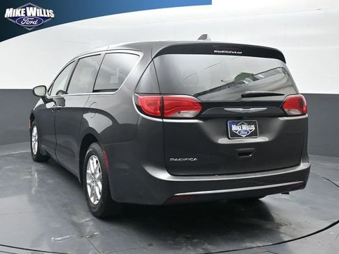 Used 2020 Chrysler Pacifica Touring w/ Advanced Safetytec Group FWD image 5