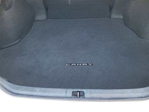 Used 2021 Toyota Camry XLE image 7