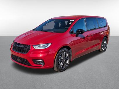 New 2026 Chrysler Pacifica Select