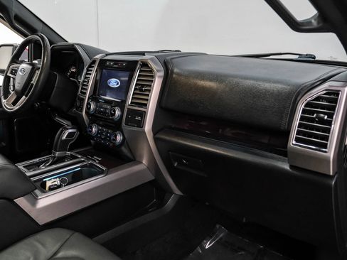 Used 2015 Ford F150 Platinum w/ Equipment Group 701A Luxury AWD/4WD image 13