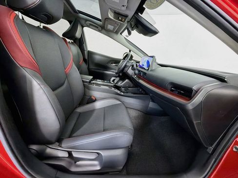 Used 2023 Toyota Prius Prime Premium FWD image 30