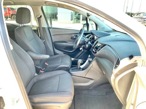 Used 2019 Chevrolet Trax LT FWD image 26