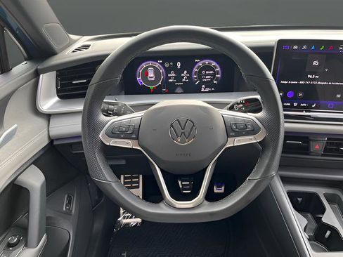 Certified 2025 Volkswagen Tiguan SE R-Line AWD/4WD image 15
